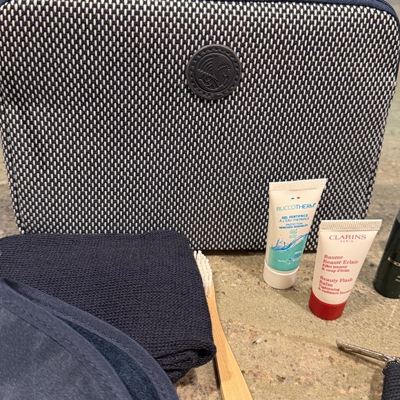 La Compagnie , Air France & Delta Travel Amenity Kits + Revive, clarins, RŌZ ++ - Picture 4 of 9